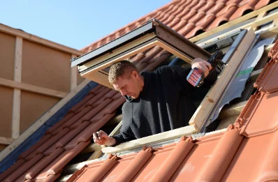 Pose de fenêtres de toit Velux à Paraza